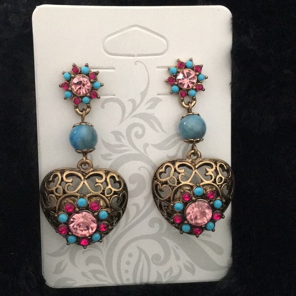 💕 Adorable Crystal Hollow-out Heart Earrings 💕 - Picture 6 of 7